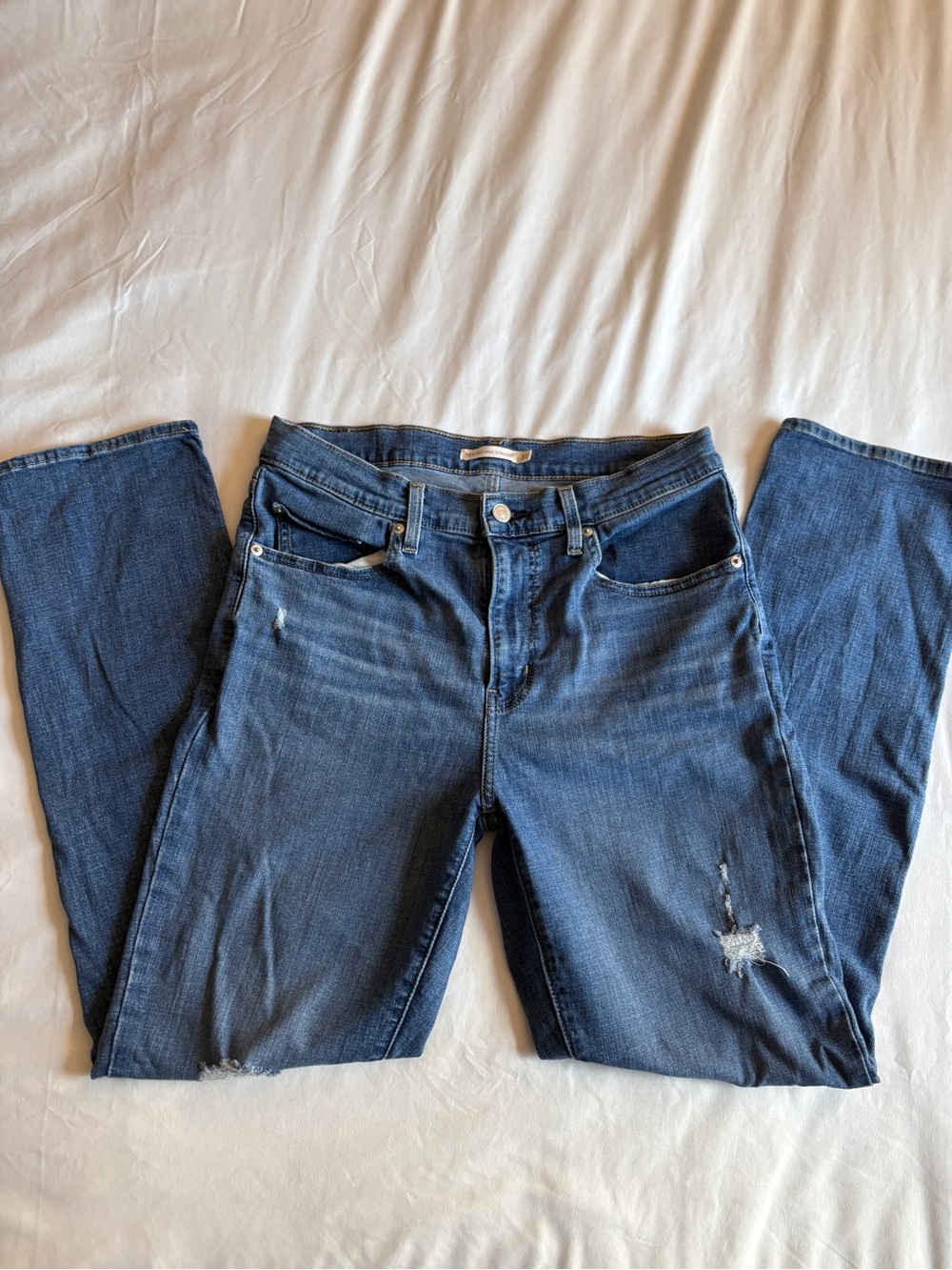 Levi’s 724 Medium Wash High Waist Distressed Straight Jeans Casual Everyday